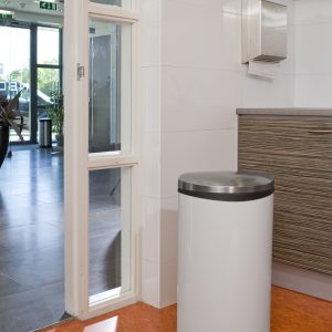 Shell Bin Thùng rác đạp chân 30L Trắng