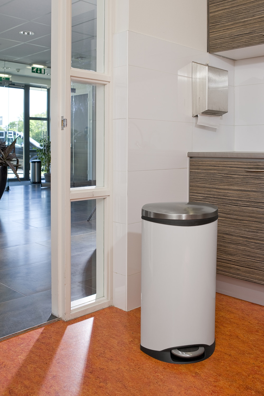 Shell Bin Thùng rác đạp chân 30L Trắng