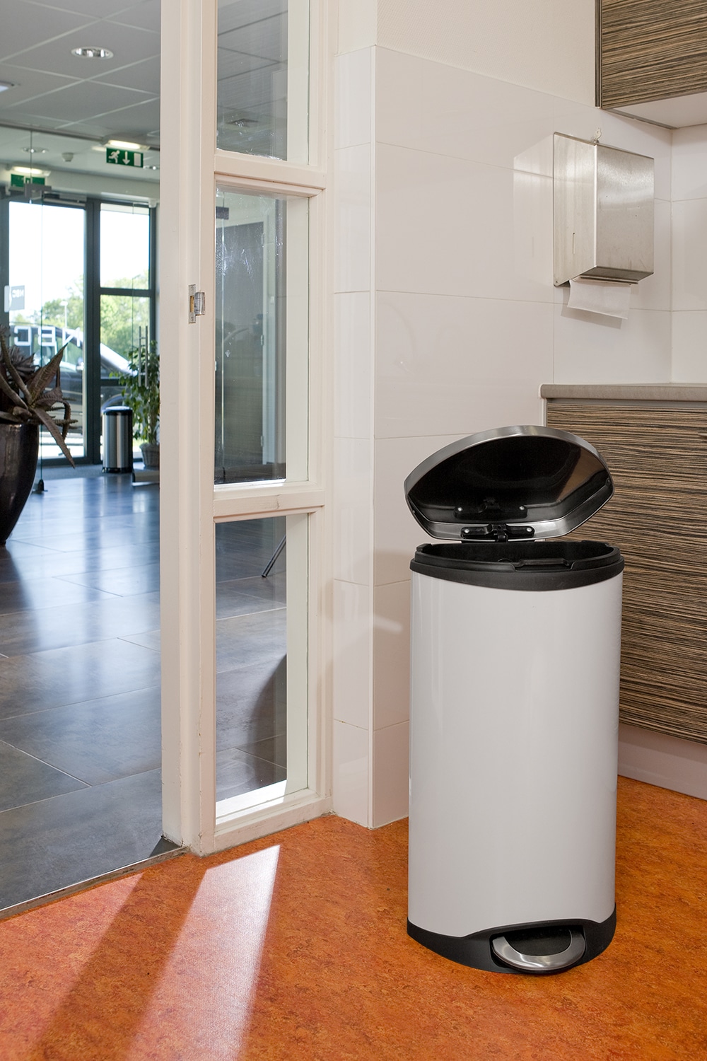 Shell Bin Thùng rác đạp chân 30L Trắng