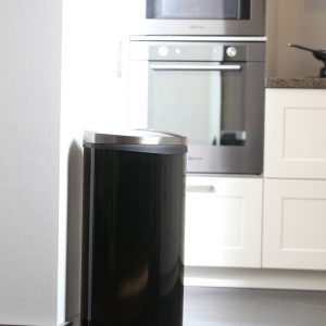 Shell Bin Thùng rác đạp chân 30L Đen