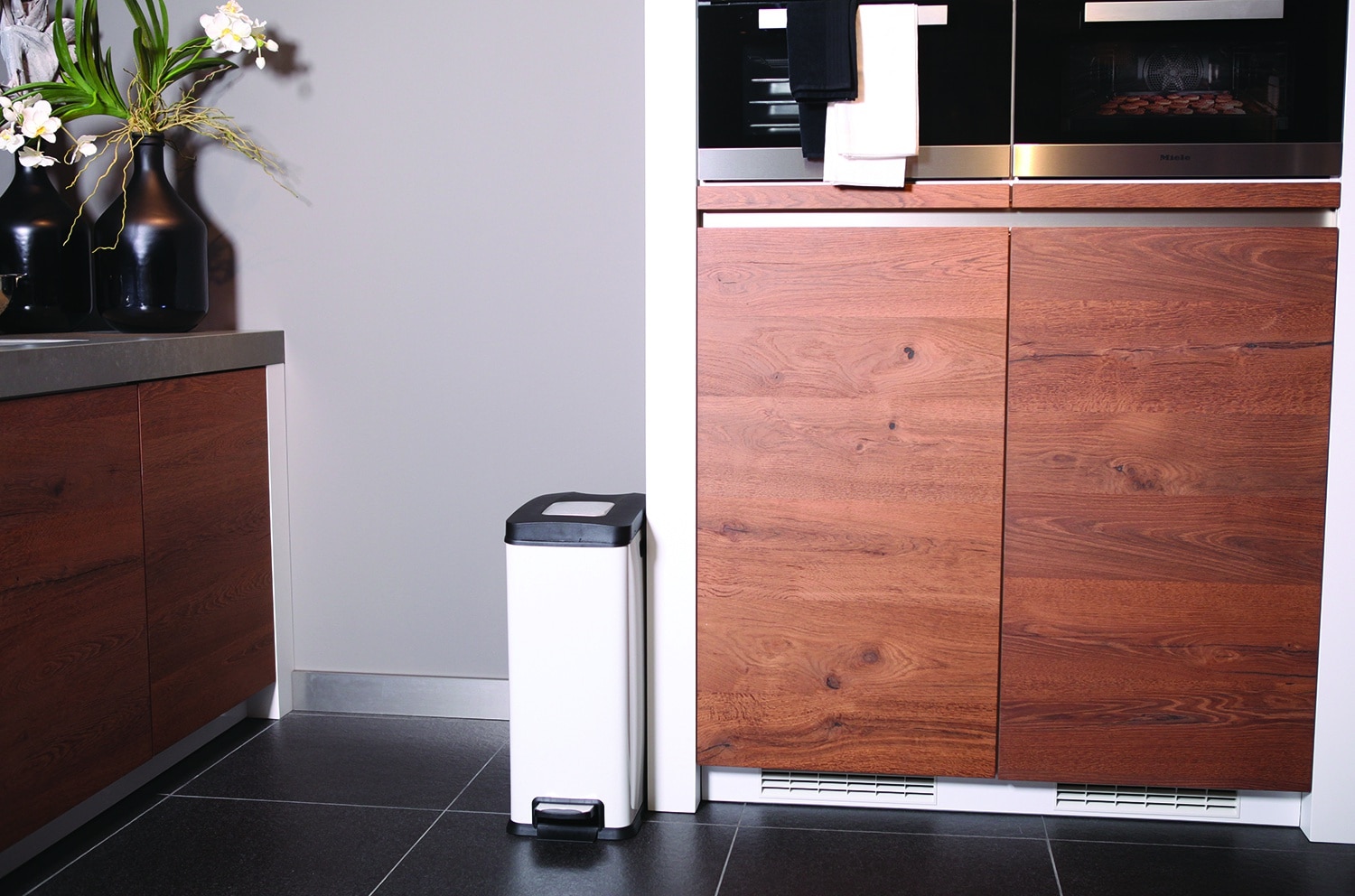 Rejoice Thùng rác đạp chân 30L Trắng