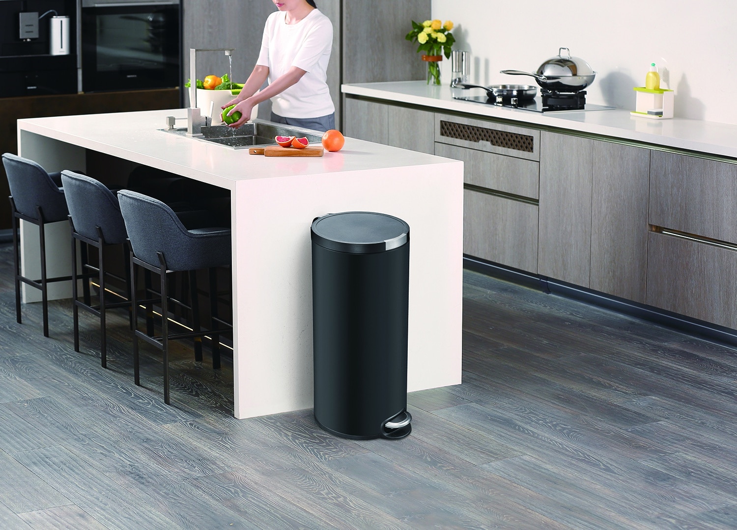 Artistic Thùng rác đạp chân 30L Đen mờ