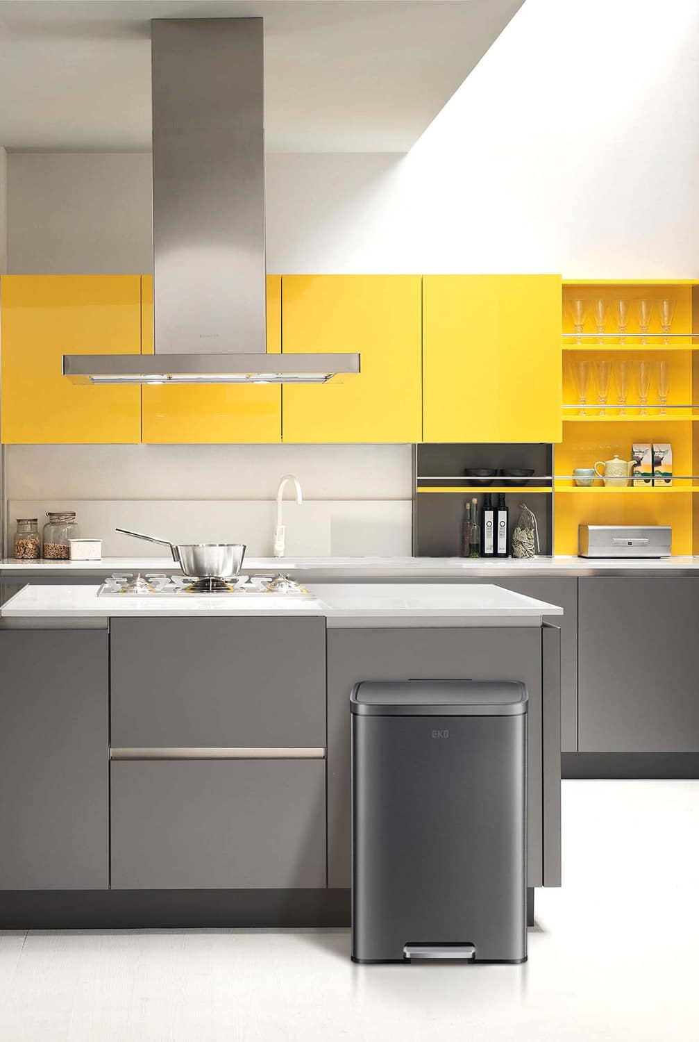 Madison Thùng rác đạp chân 50L Đen mờ