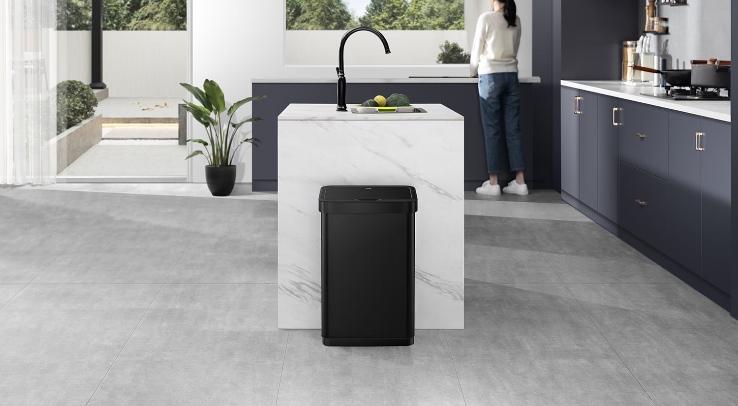 EcoNova Thùng rác cảm biến 50L Đen mờ