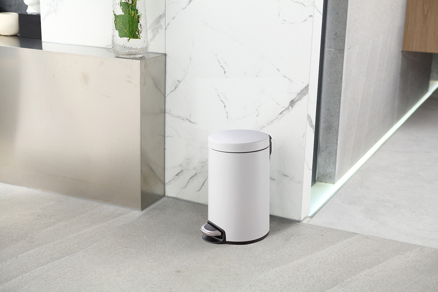 Serene Thùng rác đạp chân 8L Trắng