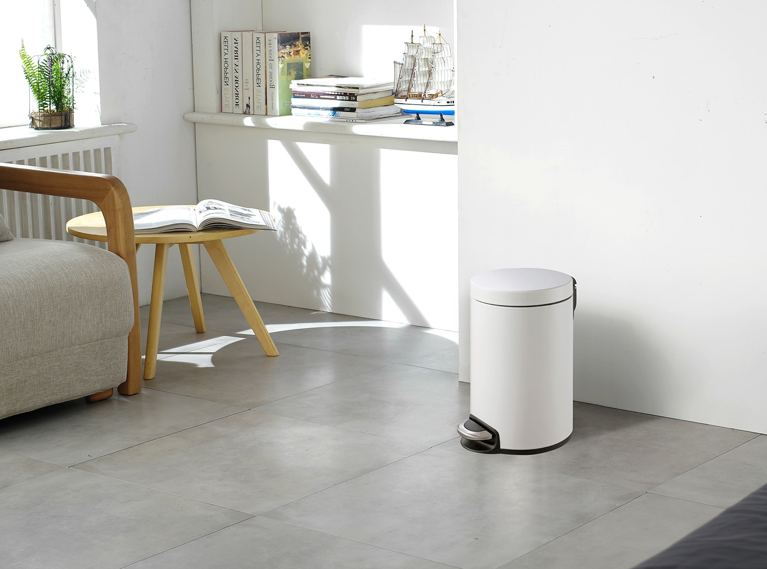 Serene Thùng rác đạp chân 12L Trắng