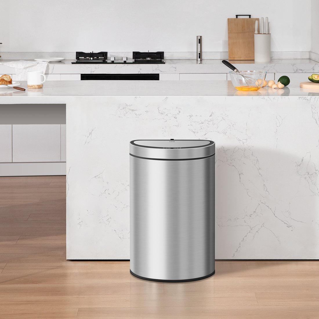 Thùng rác cảm biến EKO EK9331 10L inox đặt trước đảo bếp