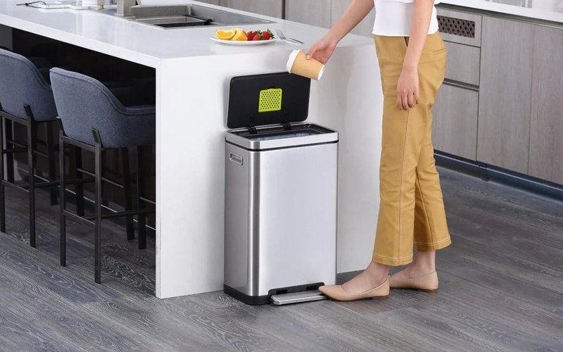 Thùng rác cảm biến EKO chính hãng tại showroom phân phối chính thức