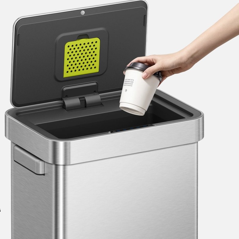 Kiểm tra nắp thùng rác cảm biến sau khi thay pin mới
