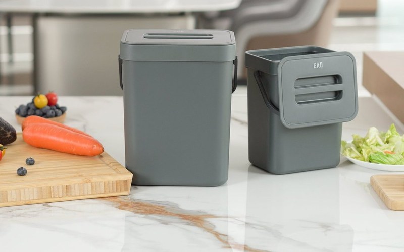 Thùng đựng rác hữu cơ trên mặt bếp
