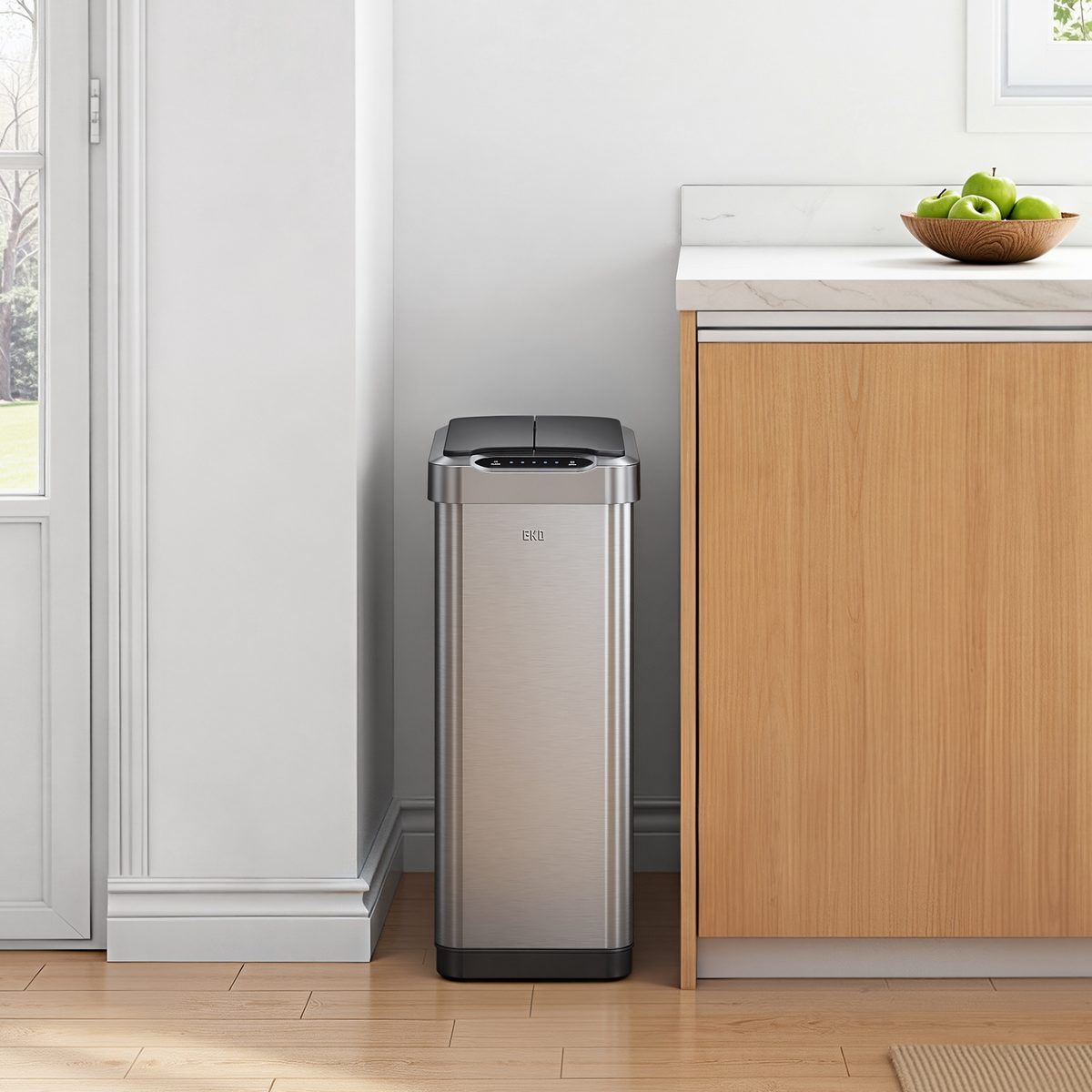 Thùng rác cảm biến EKO đặt gọn ở góc cạnh tủ bếp