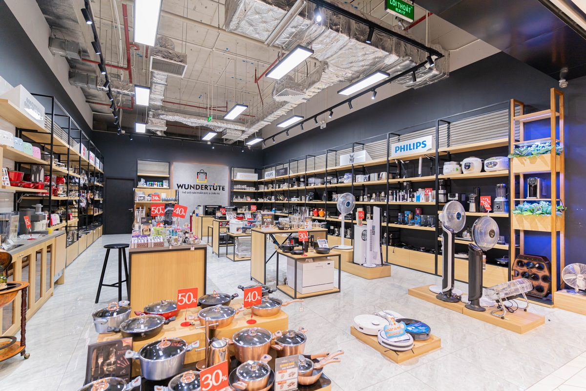 Không gian trưng bày sản phẩm gia dụng bên trong showroom Wundertute tại Aeon Mall Hà Đông